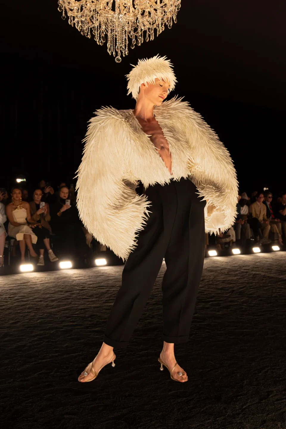 00016-schiaparelli-fall-2024-couture-credit-brand
