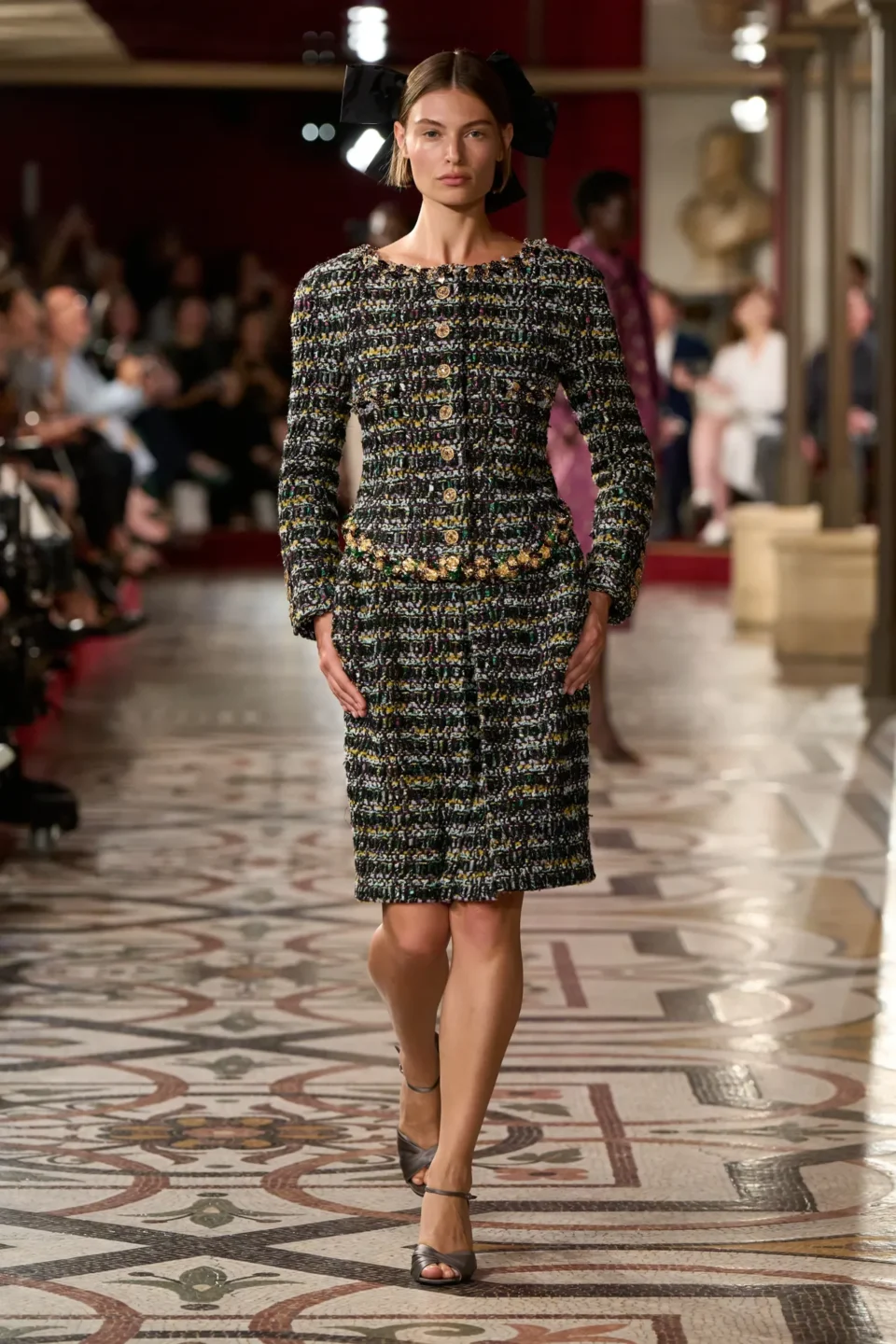 00017-chanel-fall-2024-couture-credit-gorunway