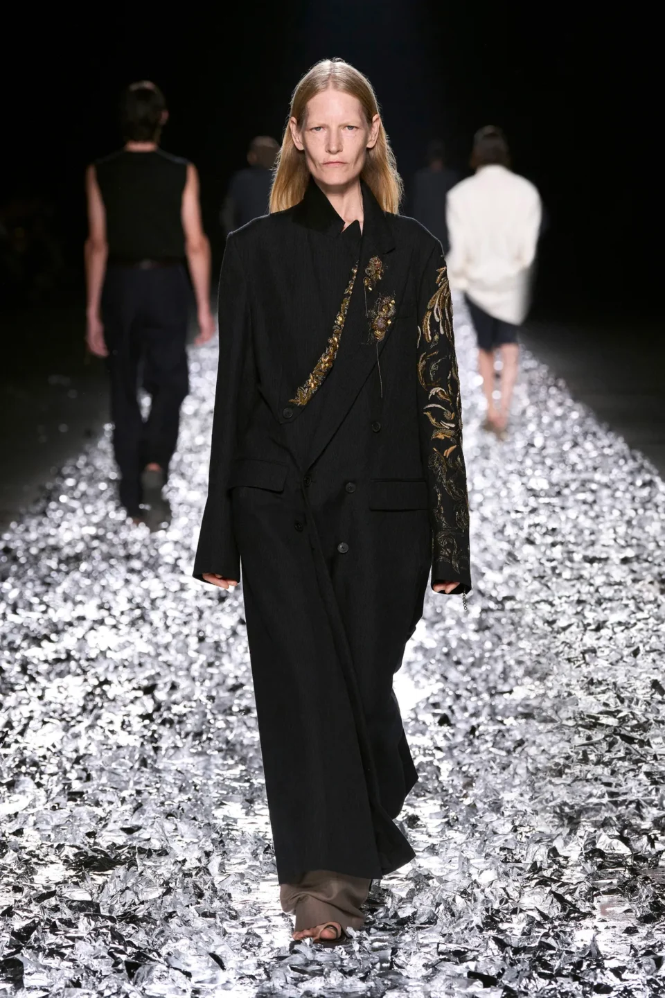 00017-dries-van-noten-spring-2025-menswear-credit-gorunway