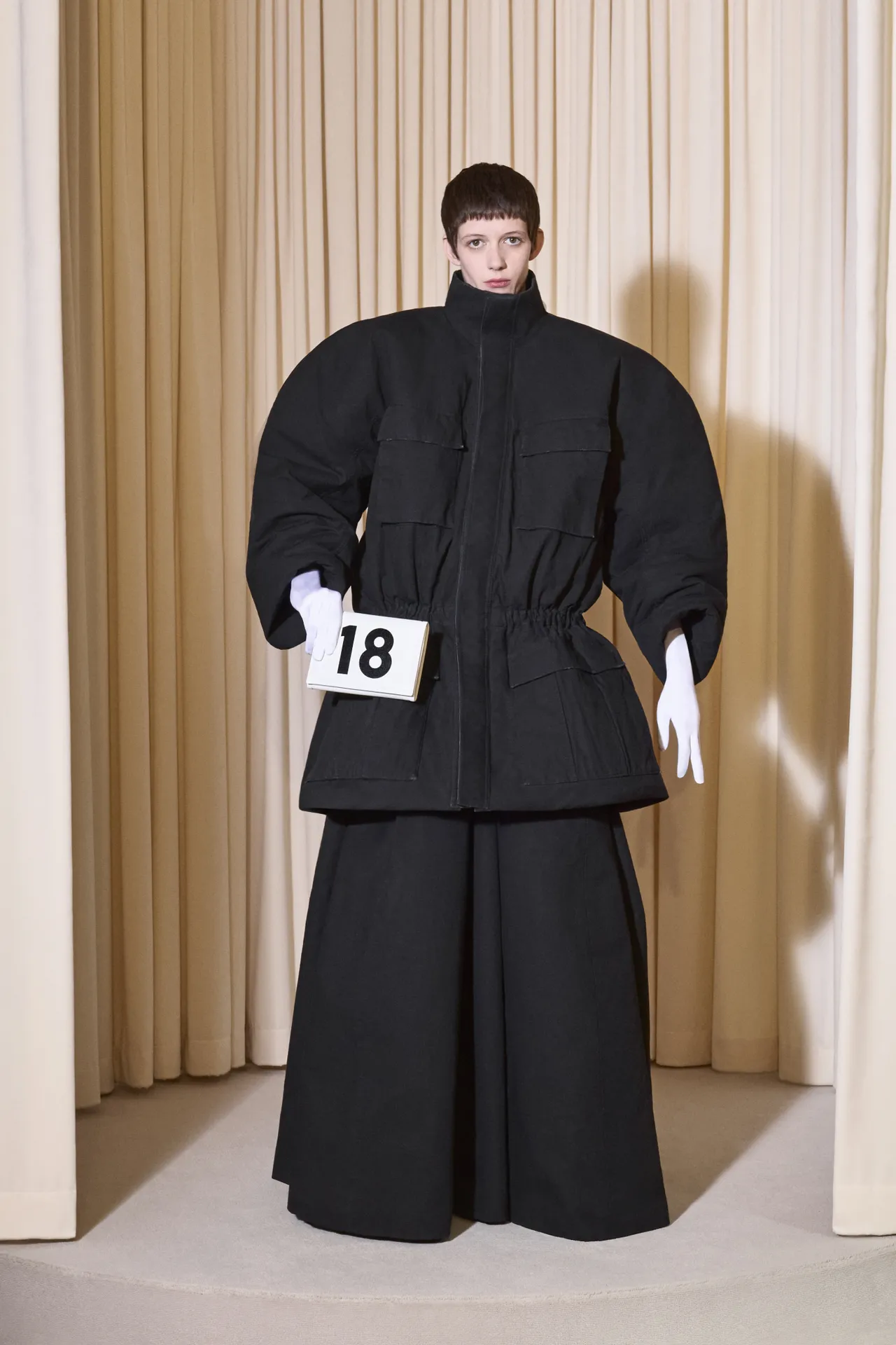 00018-balenciaga-fall-24-couture-credit-brand
