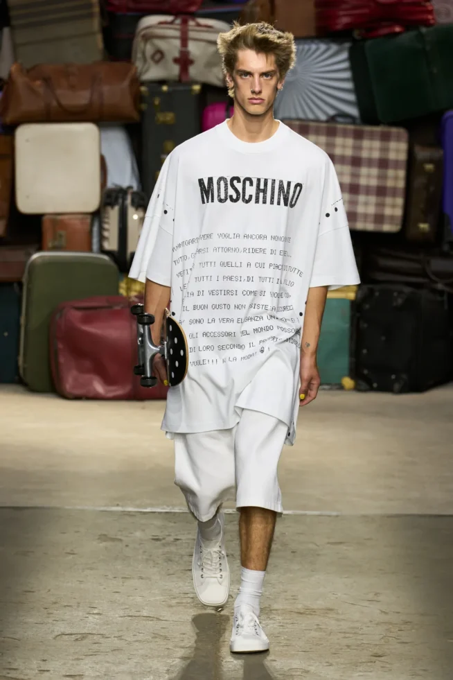 00018-moschino-spring-25-mens-credit-gorunway
