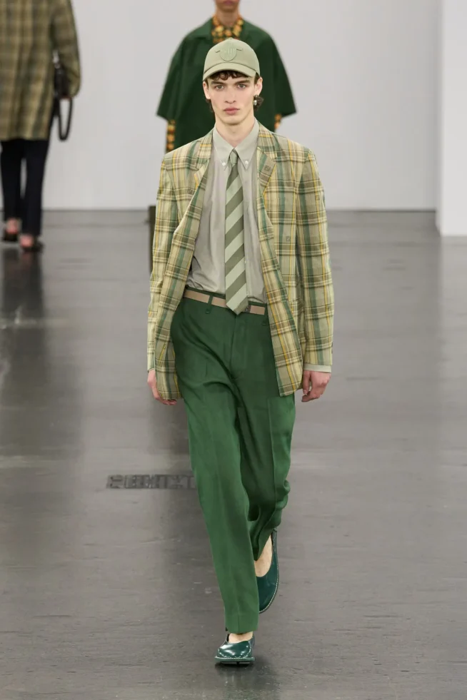 00020-fendi-spring-2025-menswear-credit-gorunway