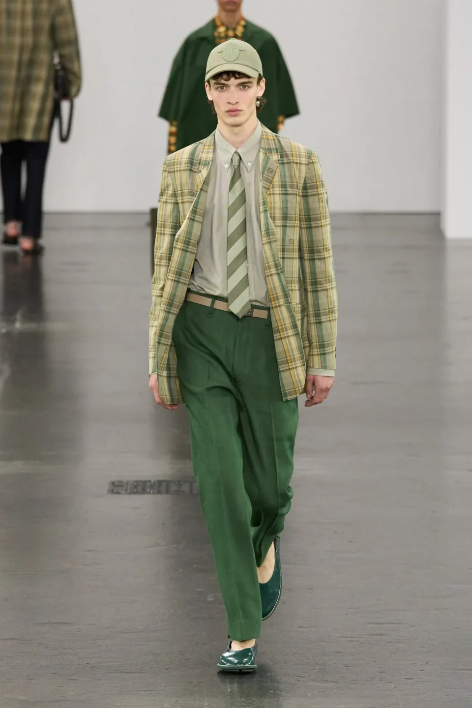 00020-fendi-spring-2025-menswear-credit-gorunway