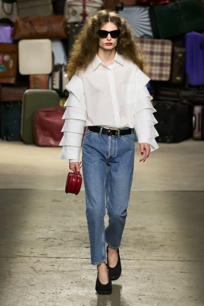 00020-moschino-spring-25-mens-credit-gorunway