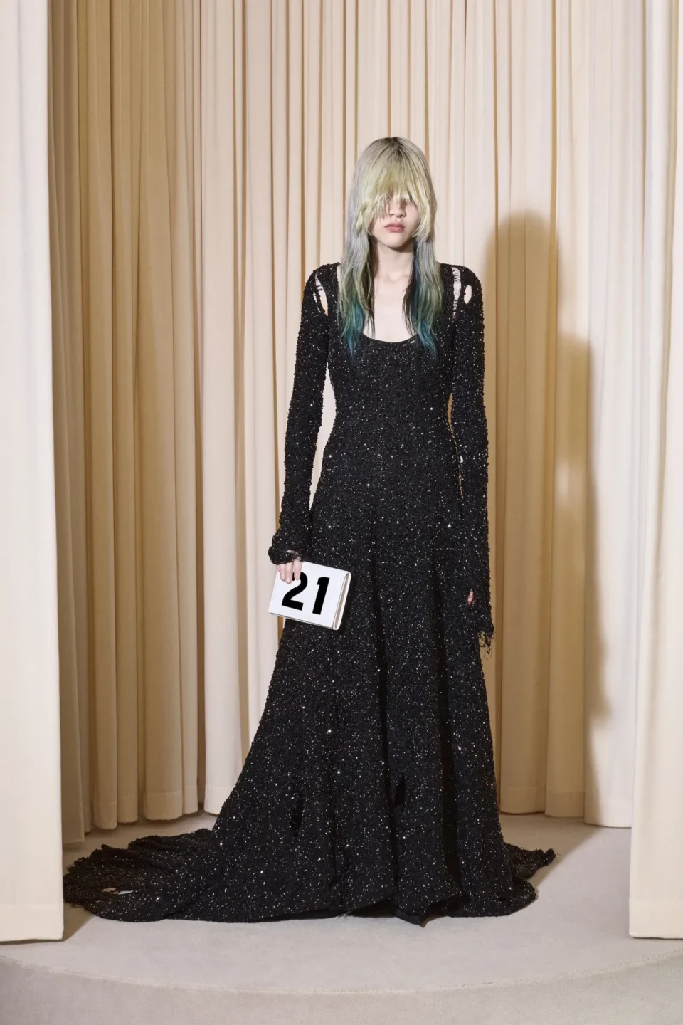 00021-balenciaga-fall-24-couture-credit-brand
