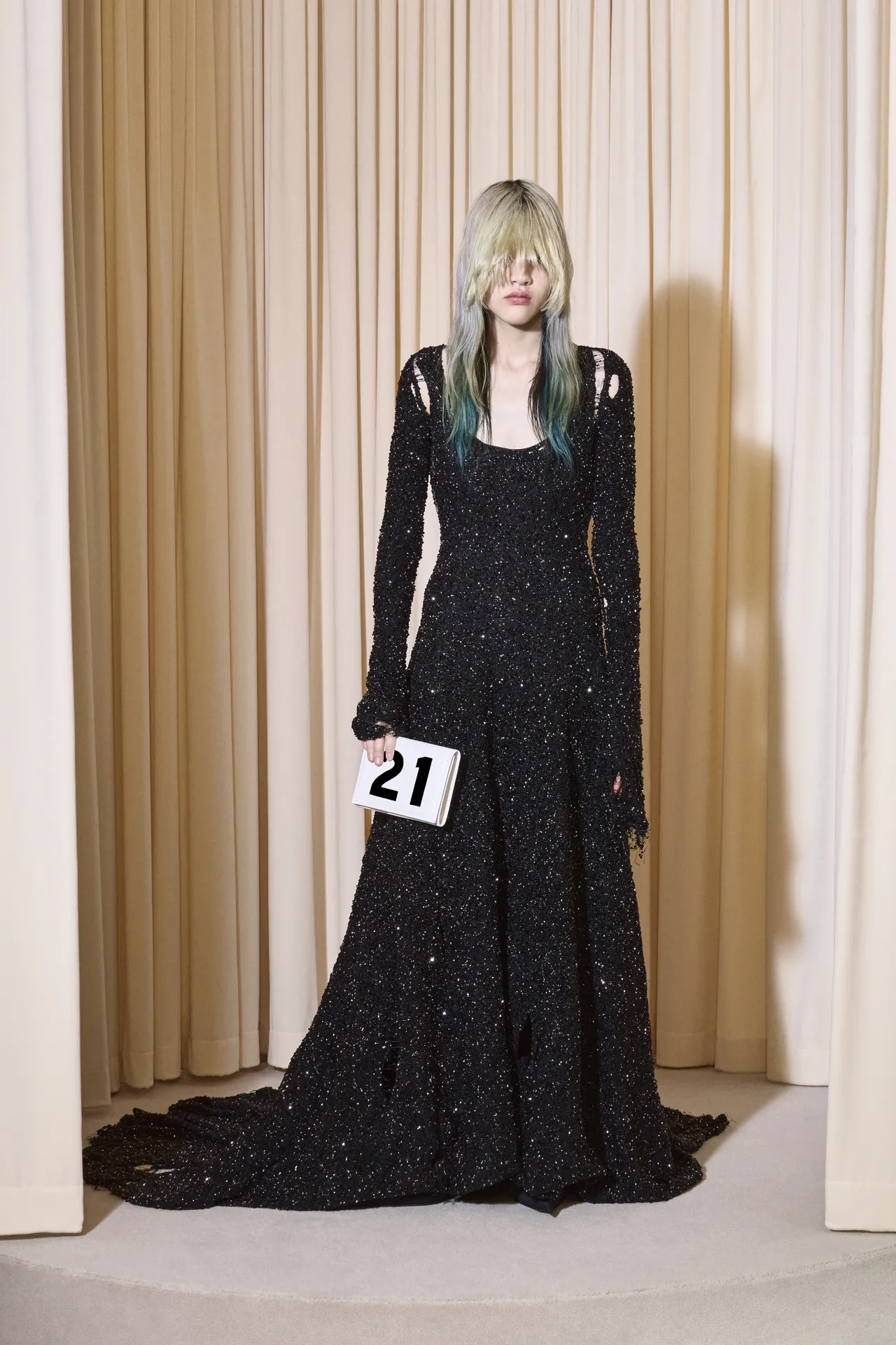 00021-balenciaga-fall-24-couture-credit-brand
