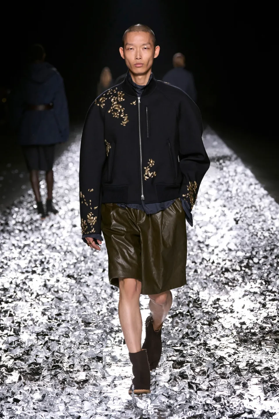 00021-dries-van-noten-spring-2025-menswear-credit-gorunway