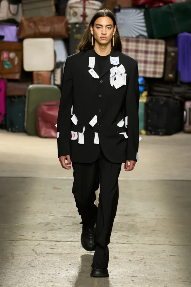00021-moschino-spring-25-mens-credit-gorunway