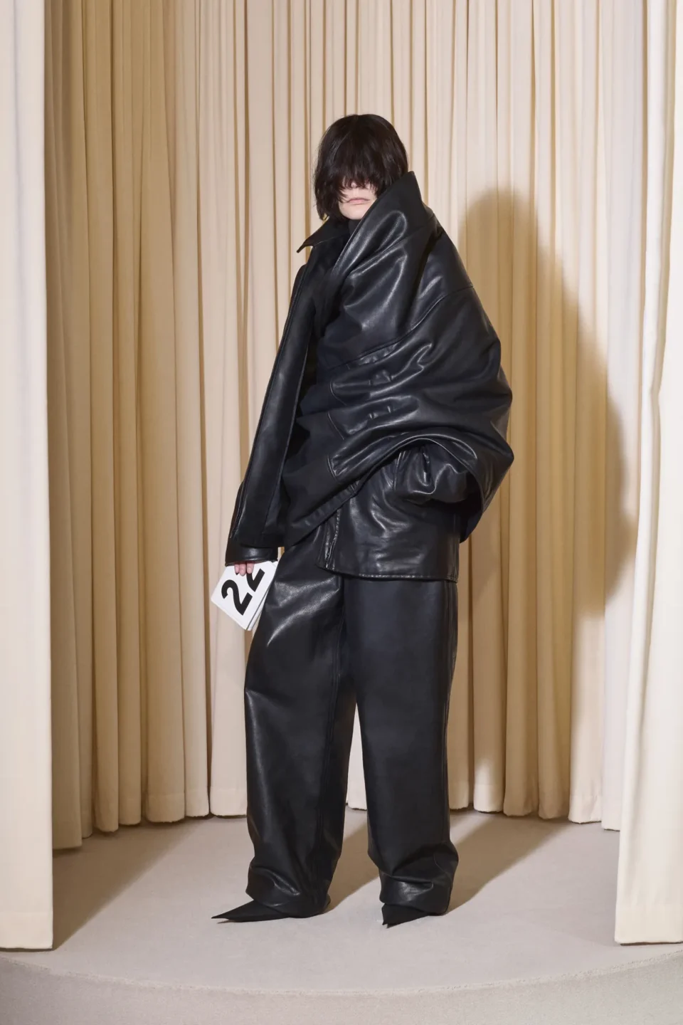 00022-balenciaga-fall-24-couture-credit-brand