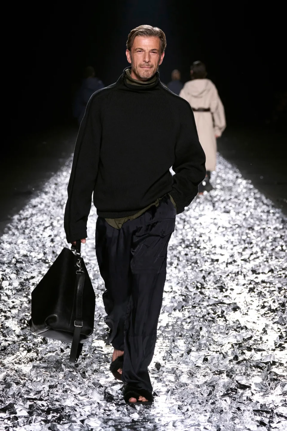 00022-dries-van-noten-spring-2025-menswear-credit-gorunway