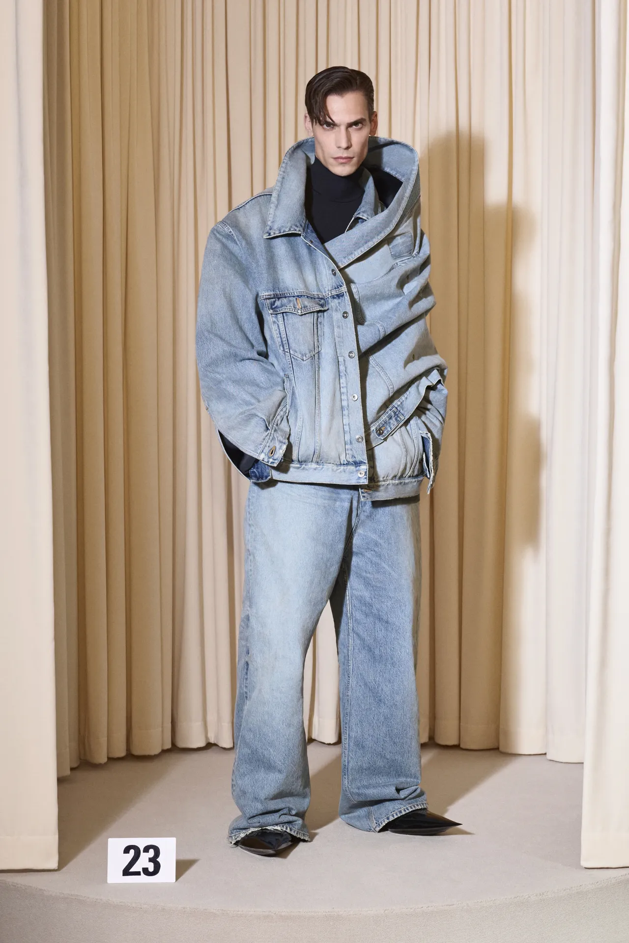 00023-balenciaga-fall-24-couture-credit-brand