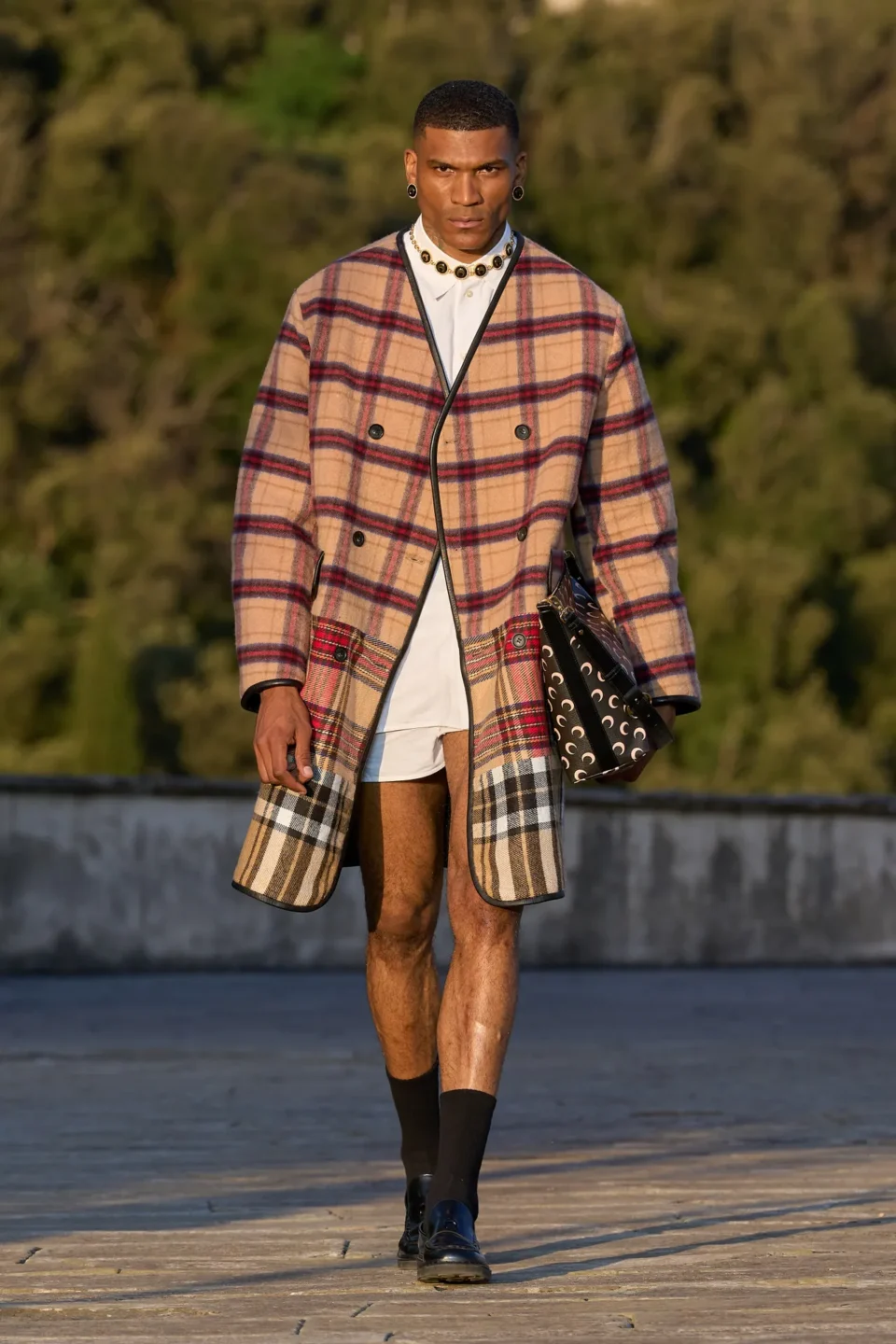 00023-marine-serre-spring-2025-menswear-credit-gorunway