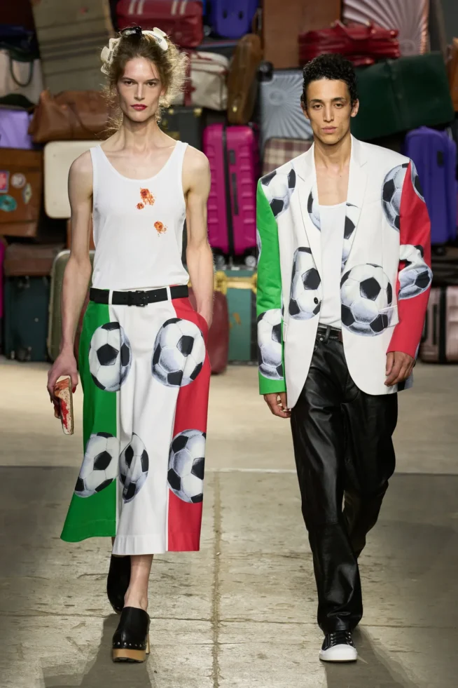 00023-moschino-spring-25-mens-credit-gorunway