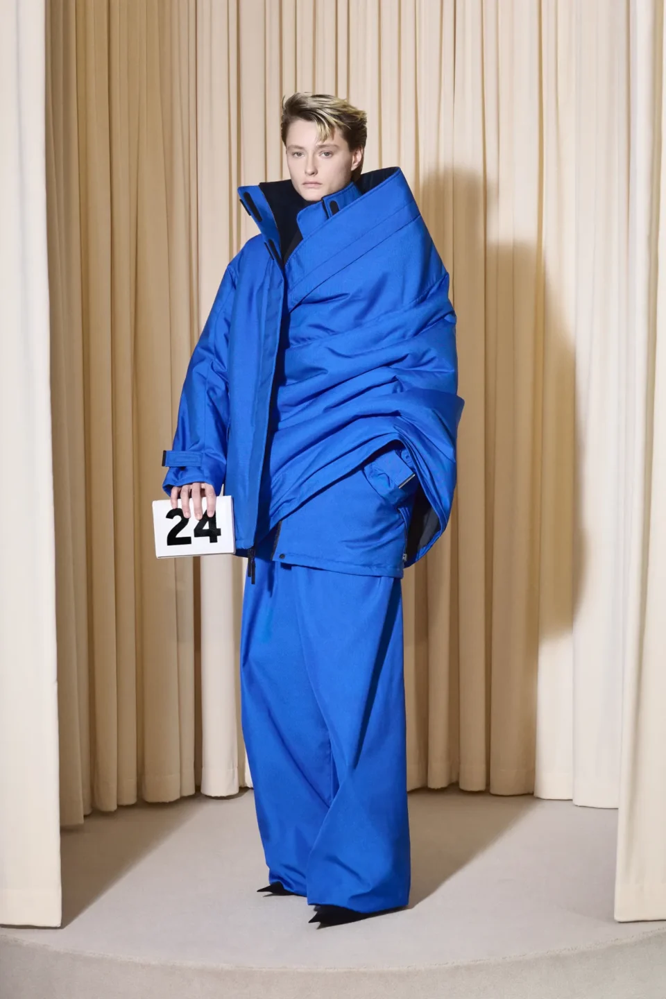 00024-balenciaga-fall-24-couture-credit-brand