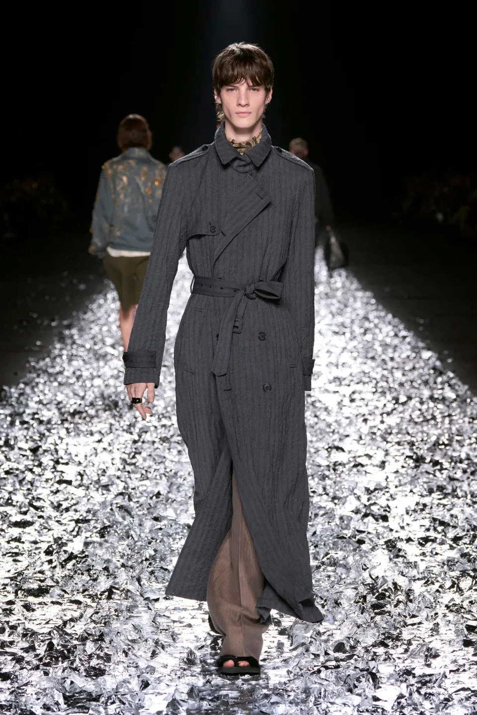 00024-dries-van-noten-spring-2025-menswear-credit-gorunway