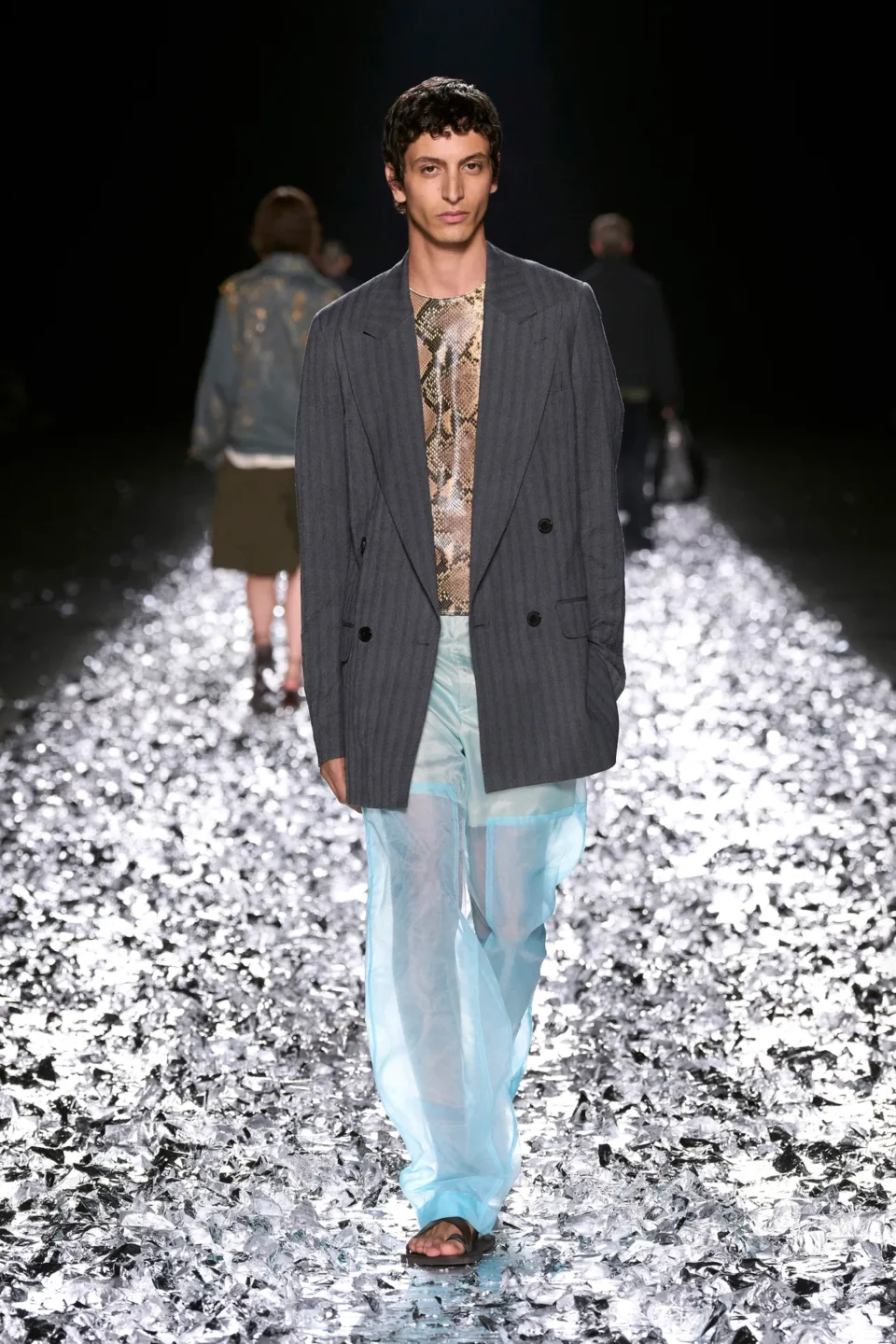 00025-dries-van-noten-spring-2025-menswear-credit-gorunway