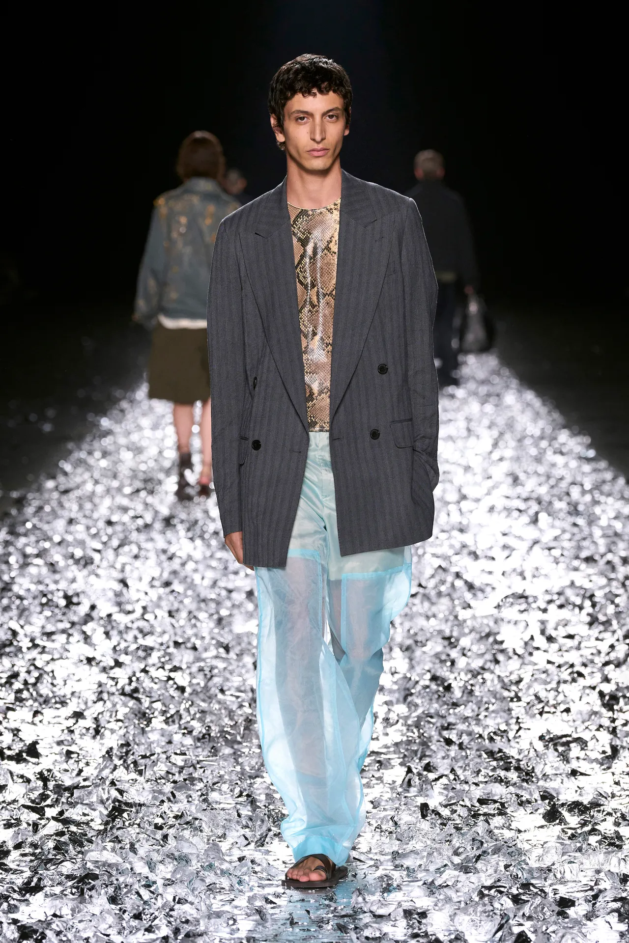 00025-dries-van-noten-spring-2025-menswear-credit-gorunway