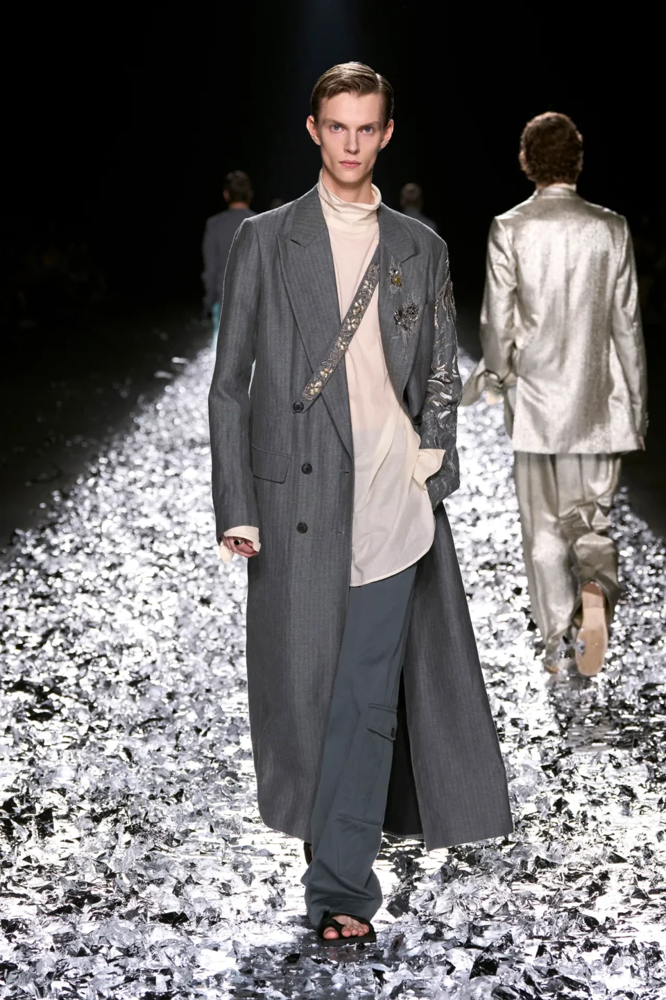 00027-dries-van-noten-spring-2025-menswear-credit-gorunway