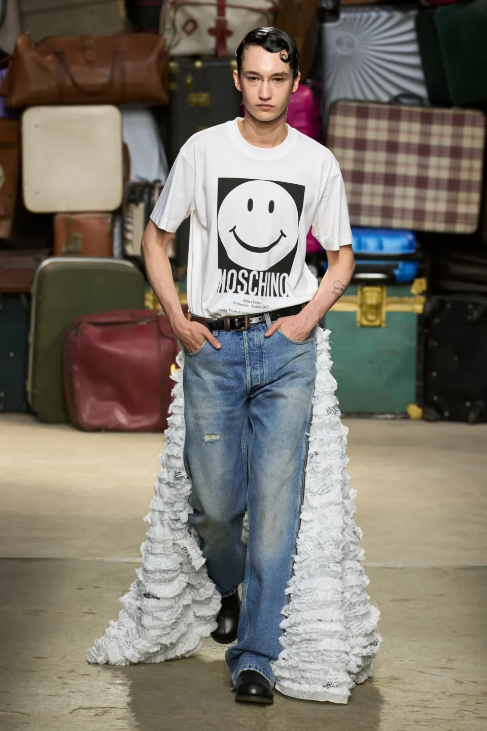00027-moschino-spring-25-mens-credit-gorunway