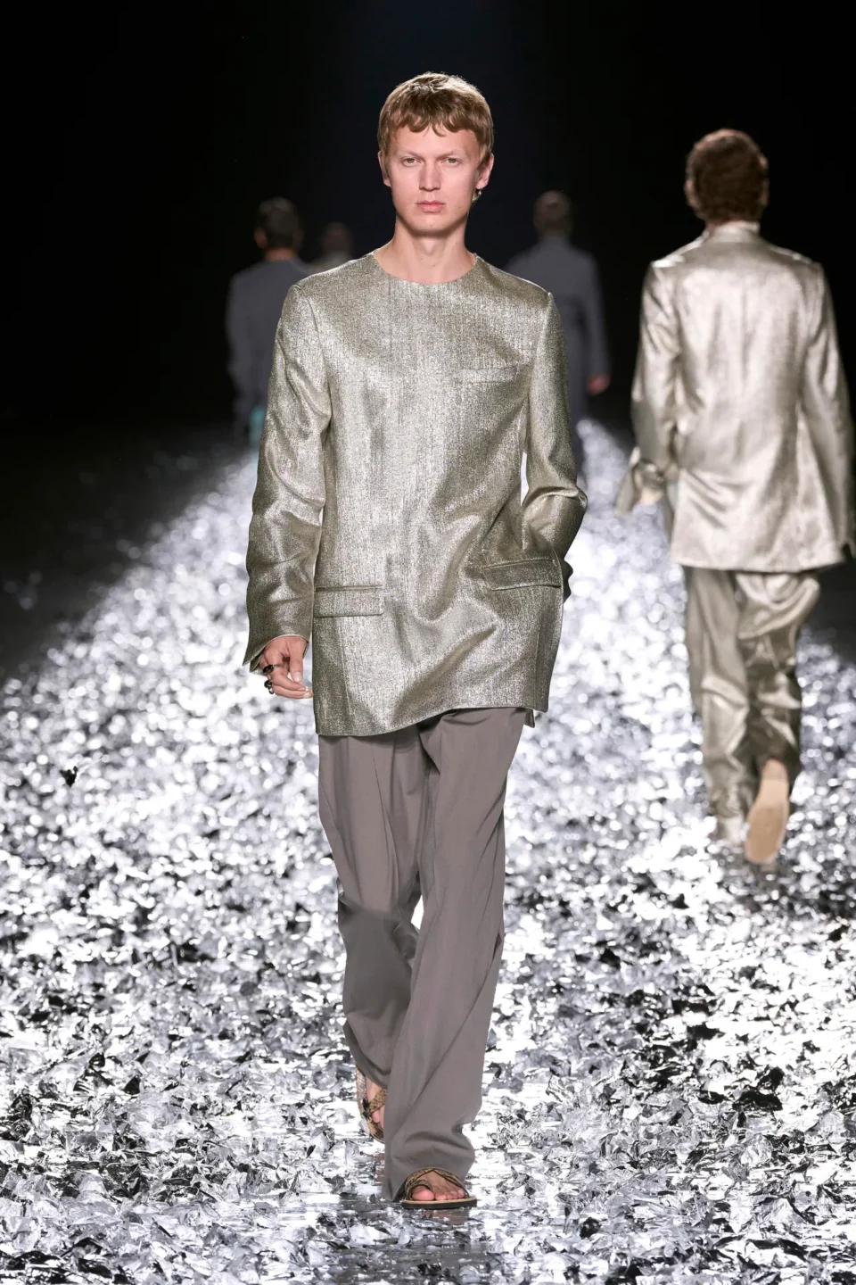 00028-dries-van-noten-spring-2025-menswear-credit-gorunway