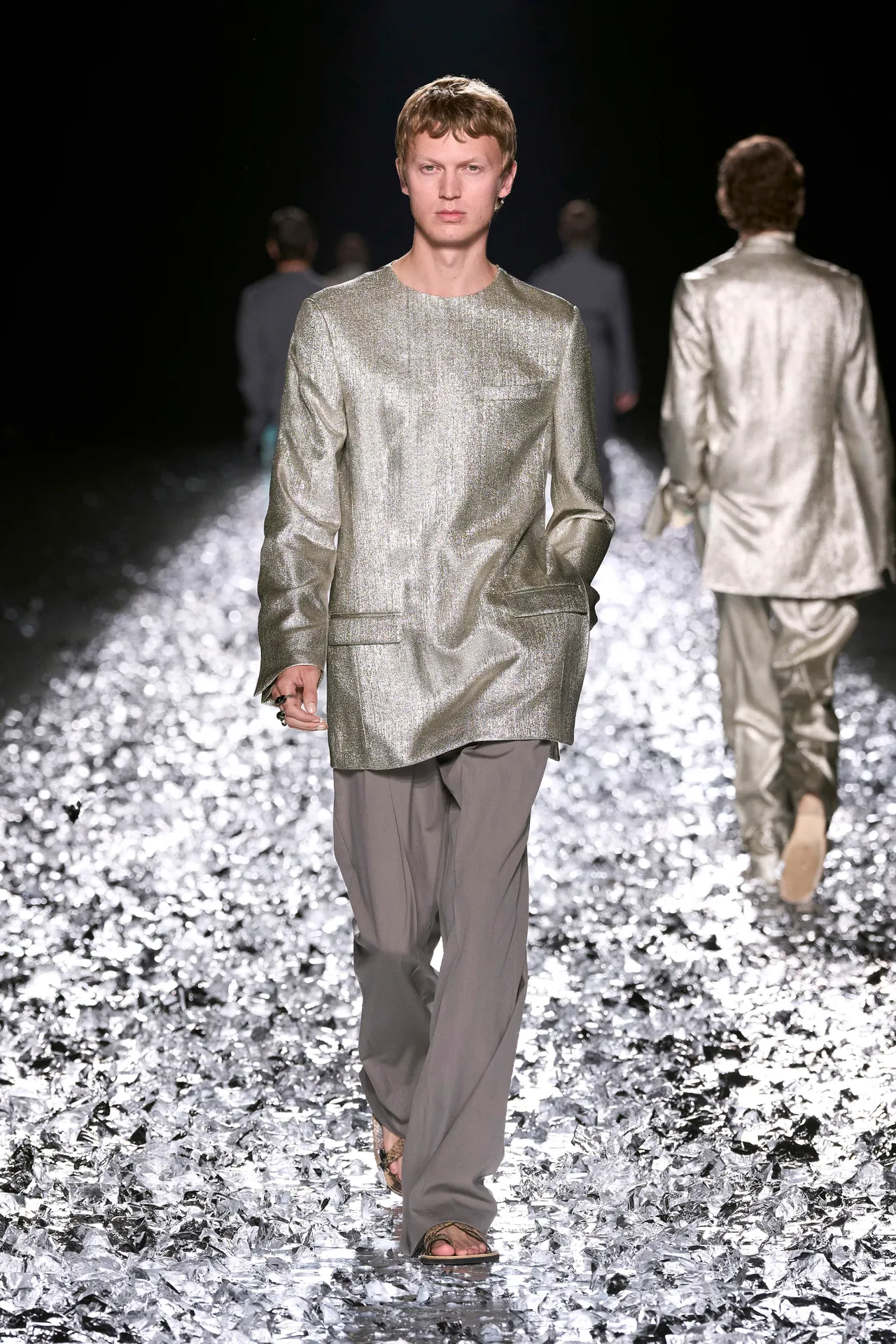 00028-dries-van-noten-spring-2025-menswear-credit-gorunway