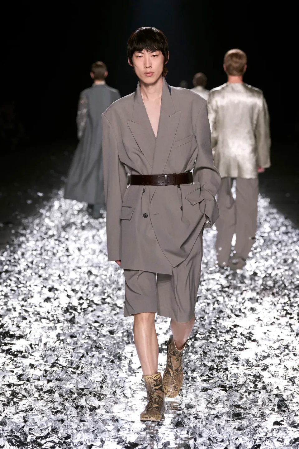 00030-dries-van-noten-spring-2025-menswear-credit-gorunway