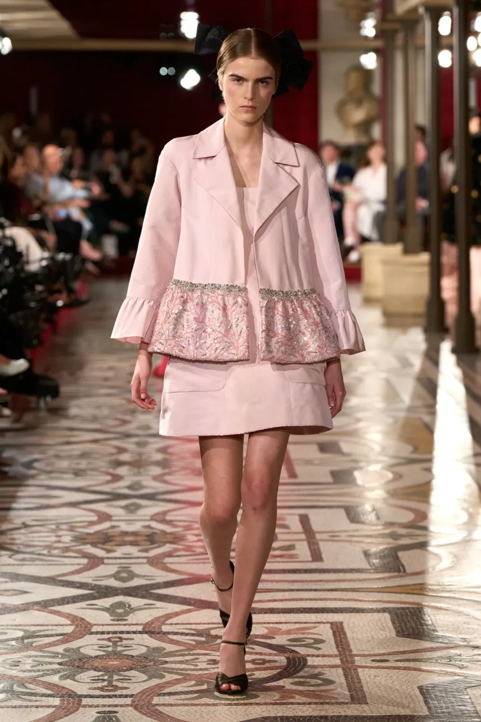 00032-chanel-fall-2024-couture-credit-gorunway