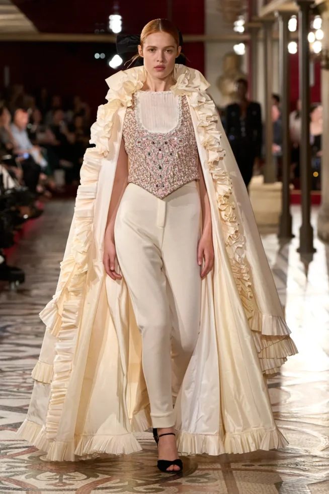 00037-chanel-fall-2024-couture-credit-gorunway