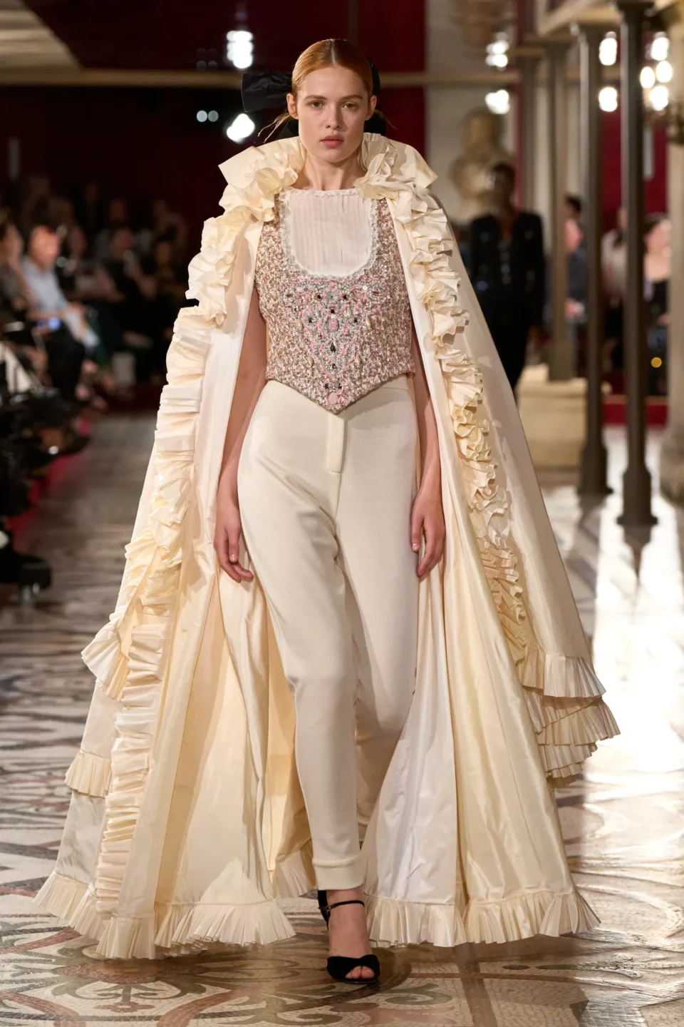 00037-chanel-fall-2024-couture-credit-gorunway
