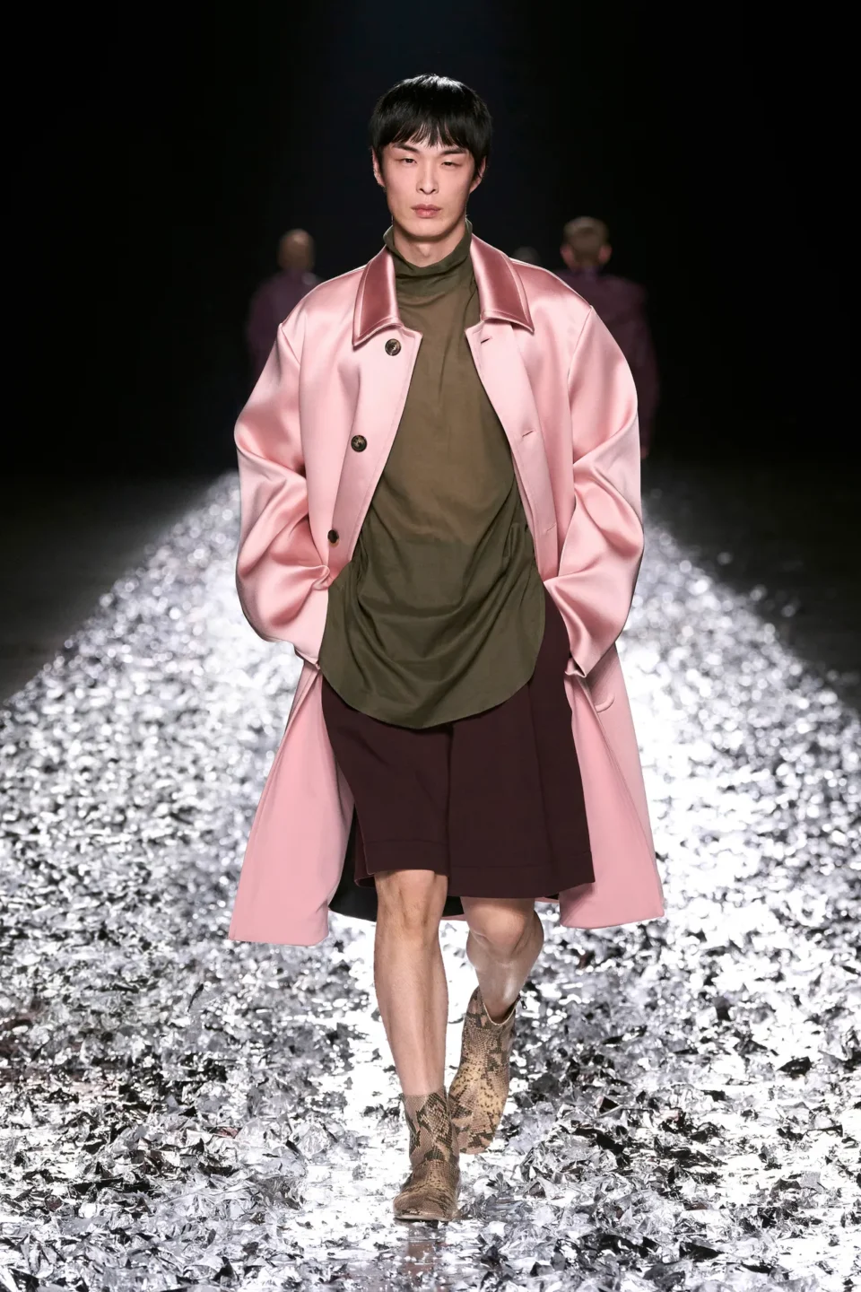 00037-dries-van-noten-spring-2025-menswear-credit-gorunway