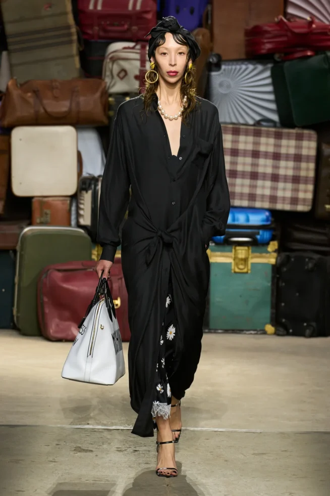 00037-moschino-spring-25-mens-credit-gorunway