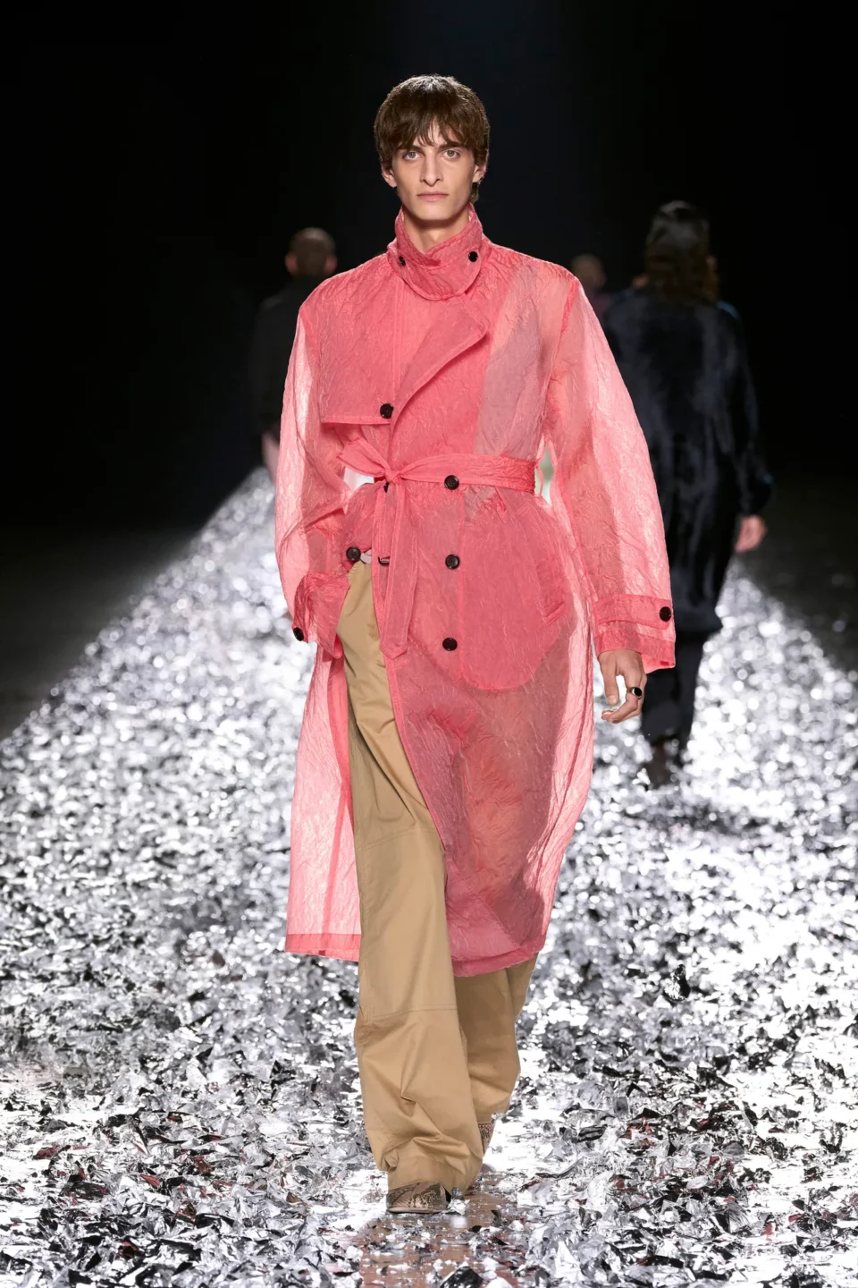 00038-dries-van-noten-spring-2025-menswear-credit-gorunway