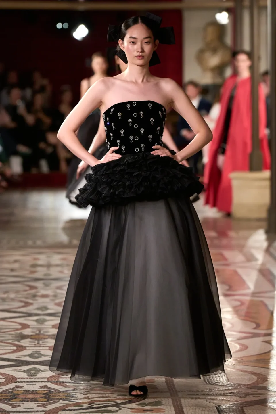 00040-chanel-fall-2024-couture-credit-gorunway