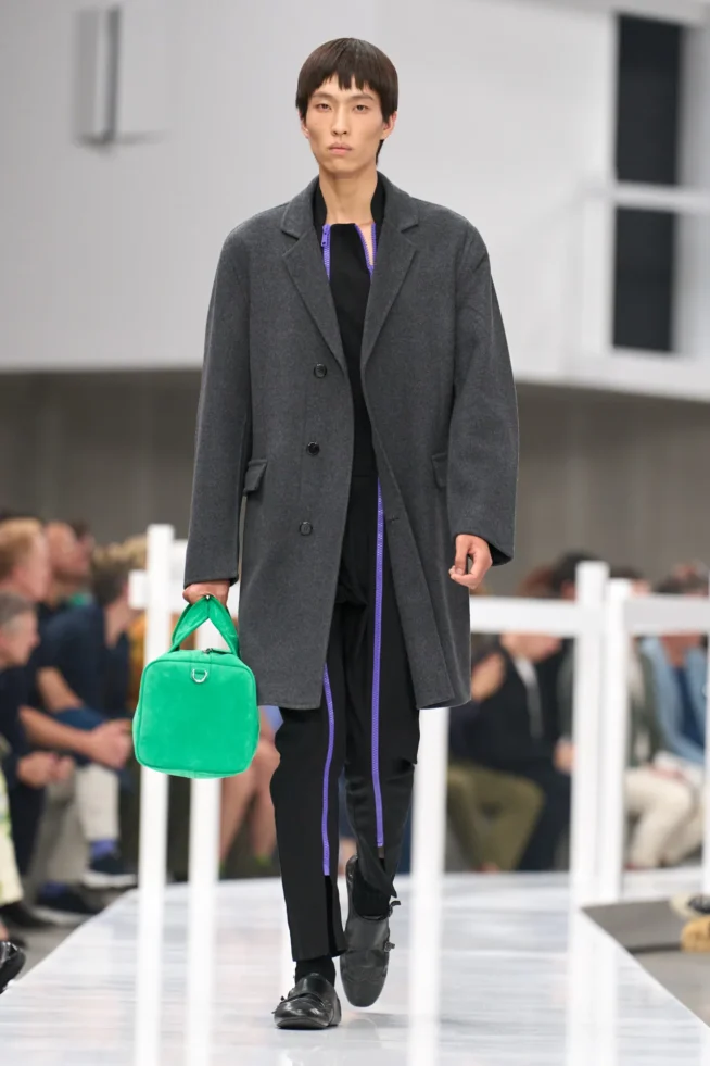 00040-prada-spring-2025-menswear-credit-gorunway