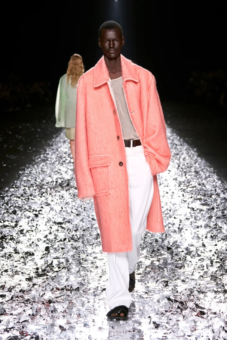 00041-dries-van-noten-spring-2025-menswear-credit-gorunway