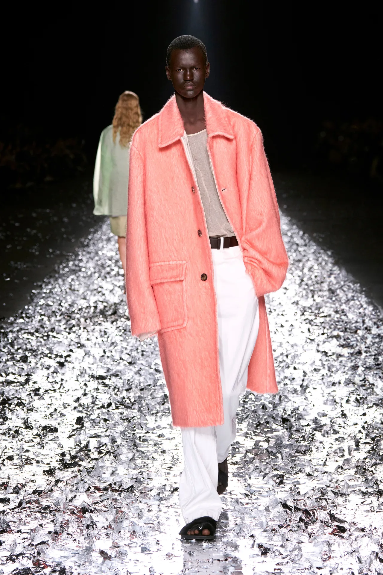 00041-dries-van-noten-spring-2025-menswear-credit-gorunway