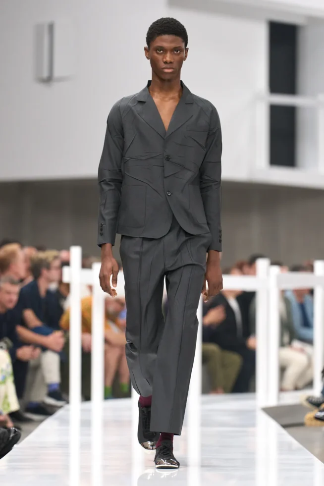 00041-prada-spring-2025-menswear-credit-gorunway