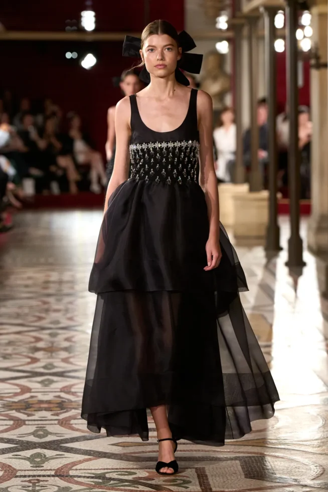 00042-chanel-fall-2024-couture-credit-gorunway