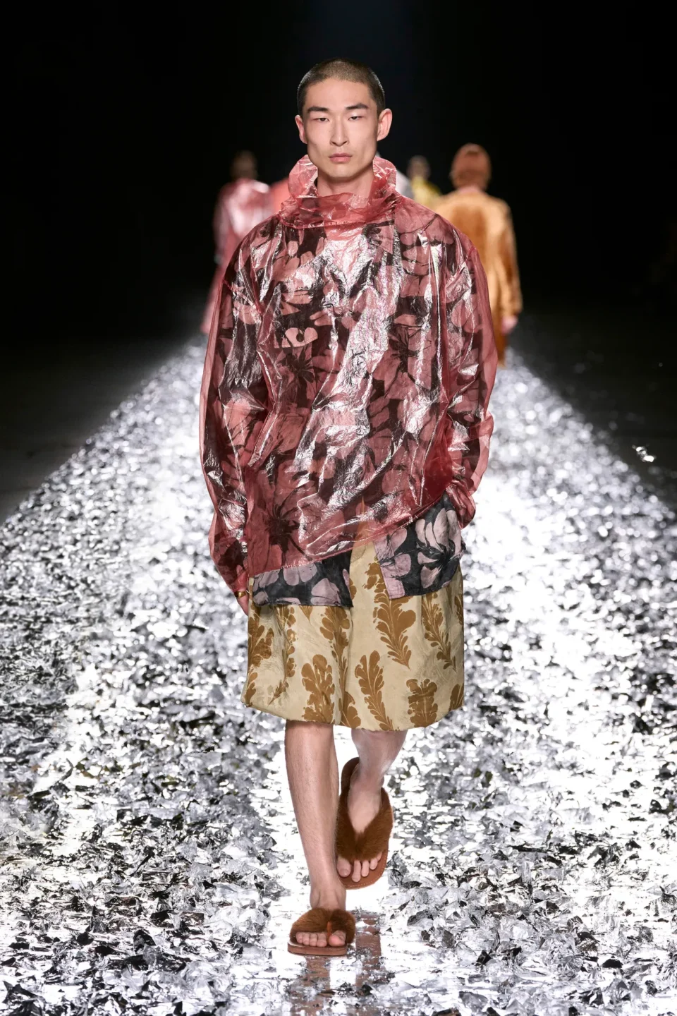 00046-dries-van-noten-spring-2025-menswear-credit-gorunway