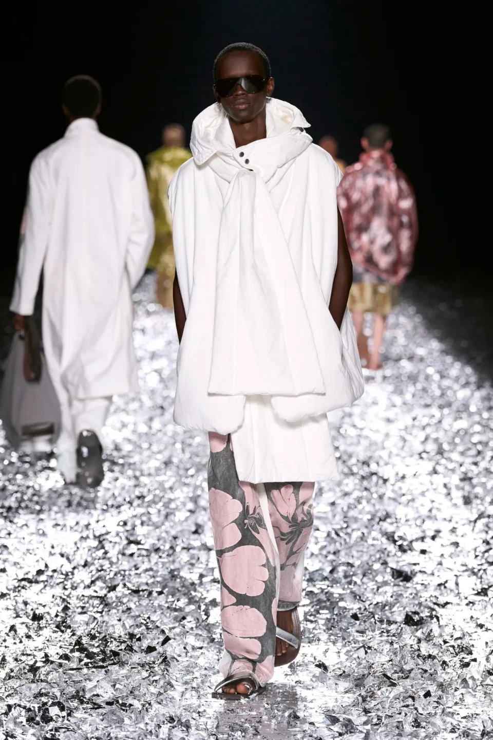 00049-dries-van-noten-spring-2025-menswear-credit-gorunway