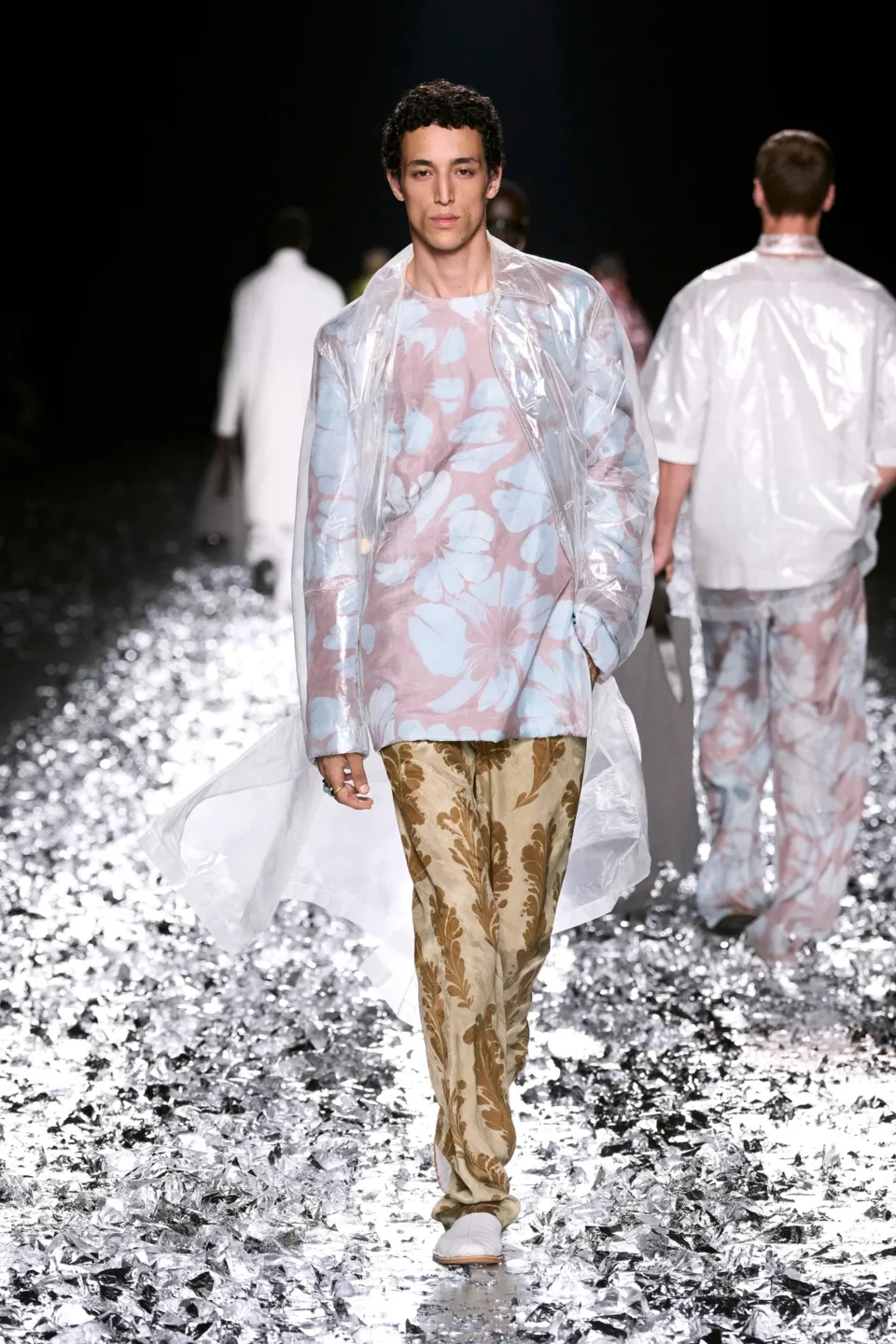 00050-dries-van-noten-spring-2025-menswear-credit-gorunway