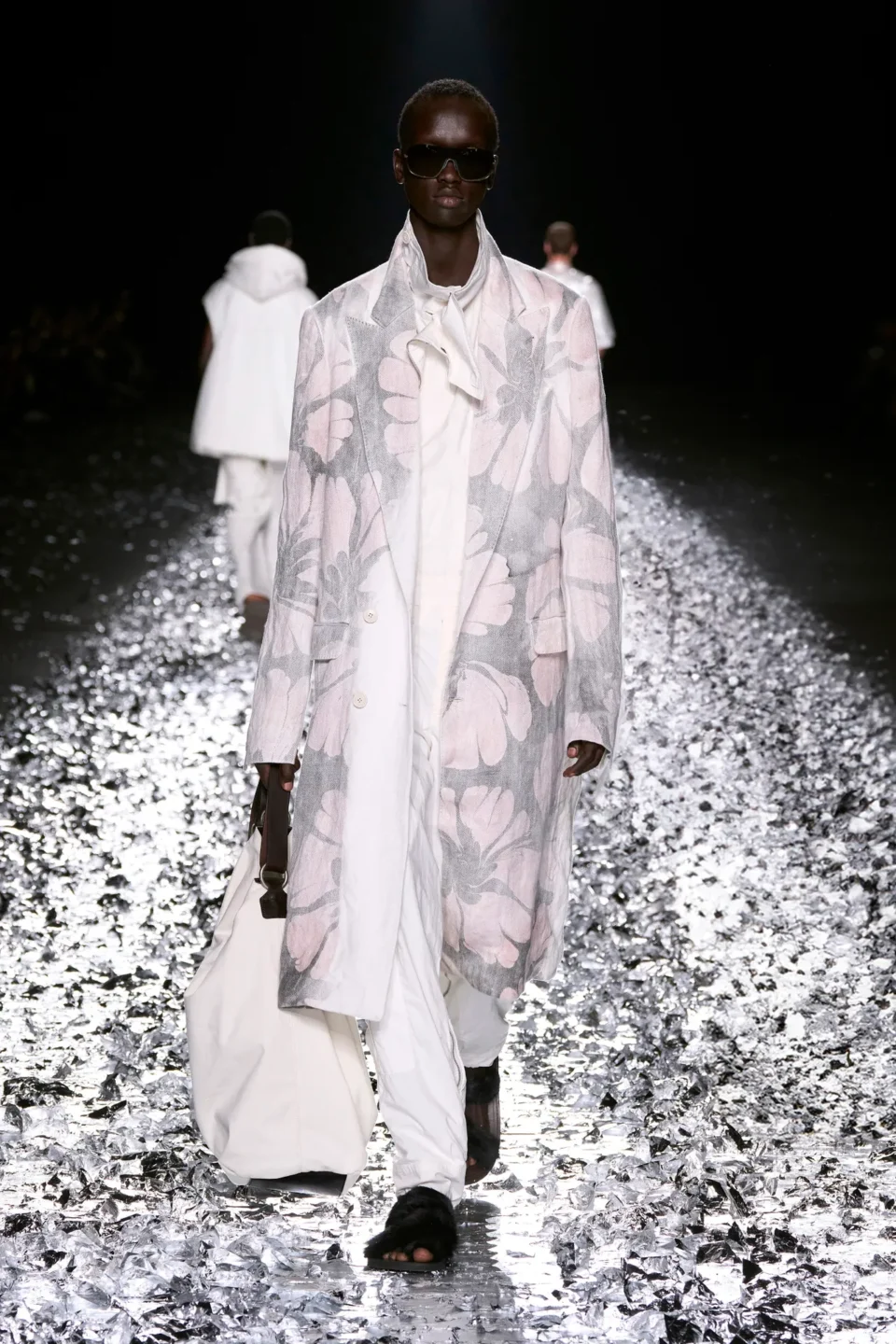 00051-dries-van-noten-spring-2025-menswear-credit-gorunway