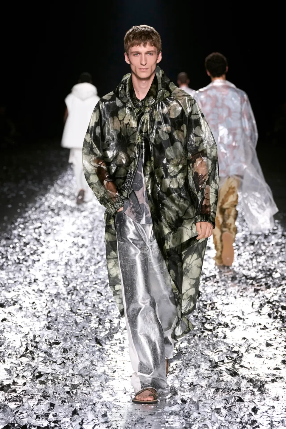 00052-dries-van-noten-spring-2025-menswear-credit-gorunway