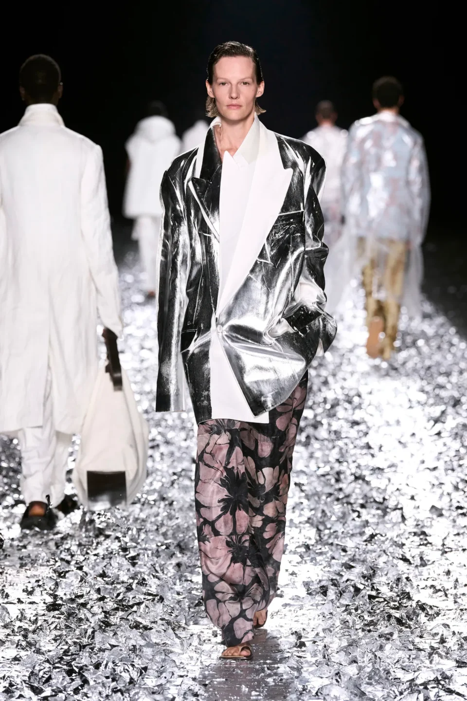 00053-dries-van-noten-spring-2025-menswear-credit-gorunway