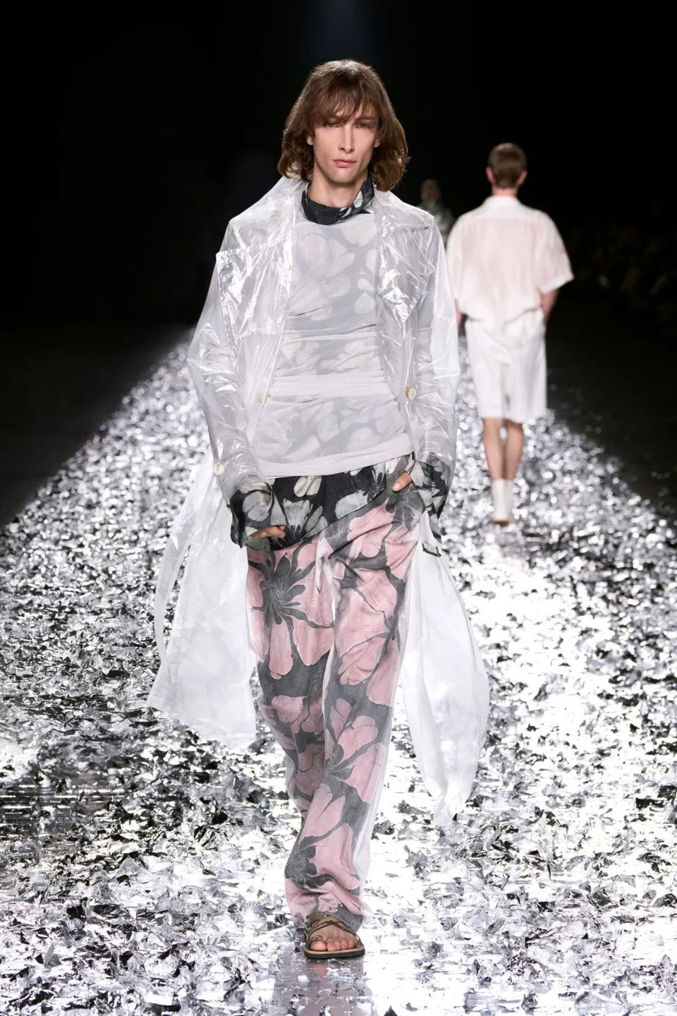 00056-dries-van-noten-spring-2025-menswear-credit-gorunway