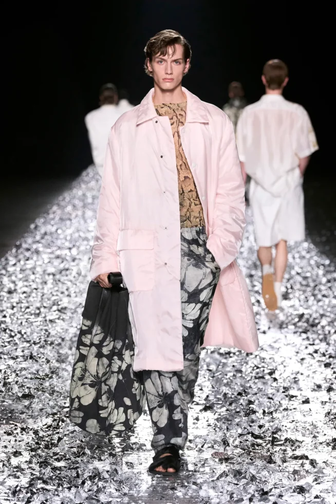 00057-dries-van-noten-spring-2025-menswear-credit-gorunway