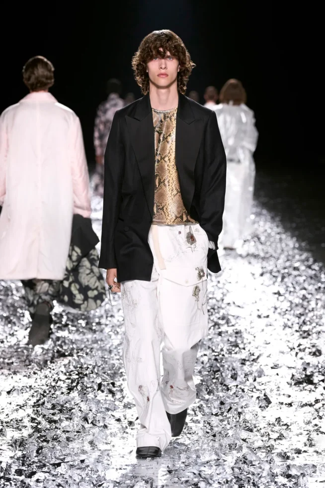 00059-dries-van-noten-spring-2025-menswear-credit-gorunway