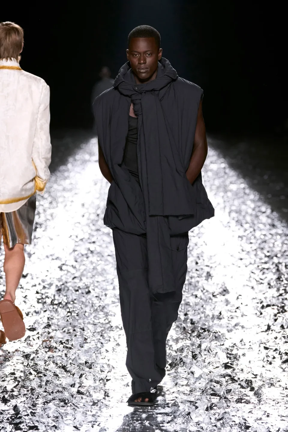 00064-dries-van-noten-spring-2025-menswear-credit-gorunway