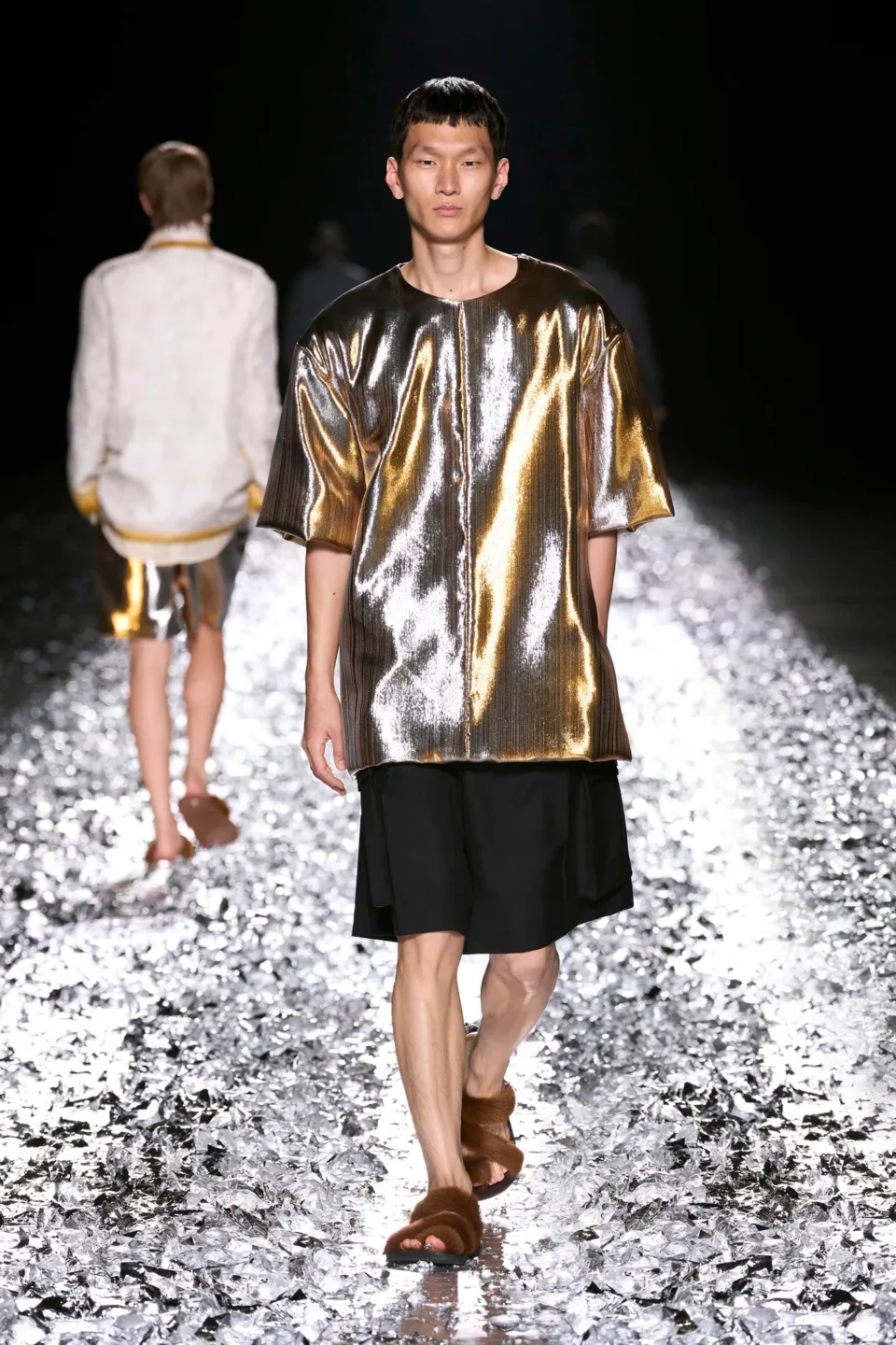 00065-dries-van-noten-spring-2025-menswear-credit-gorunway