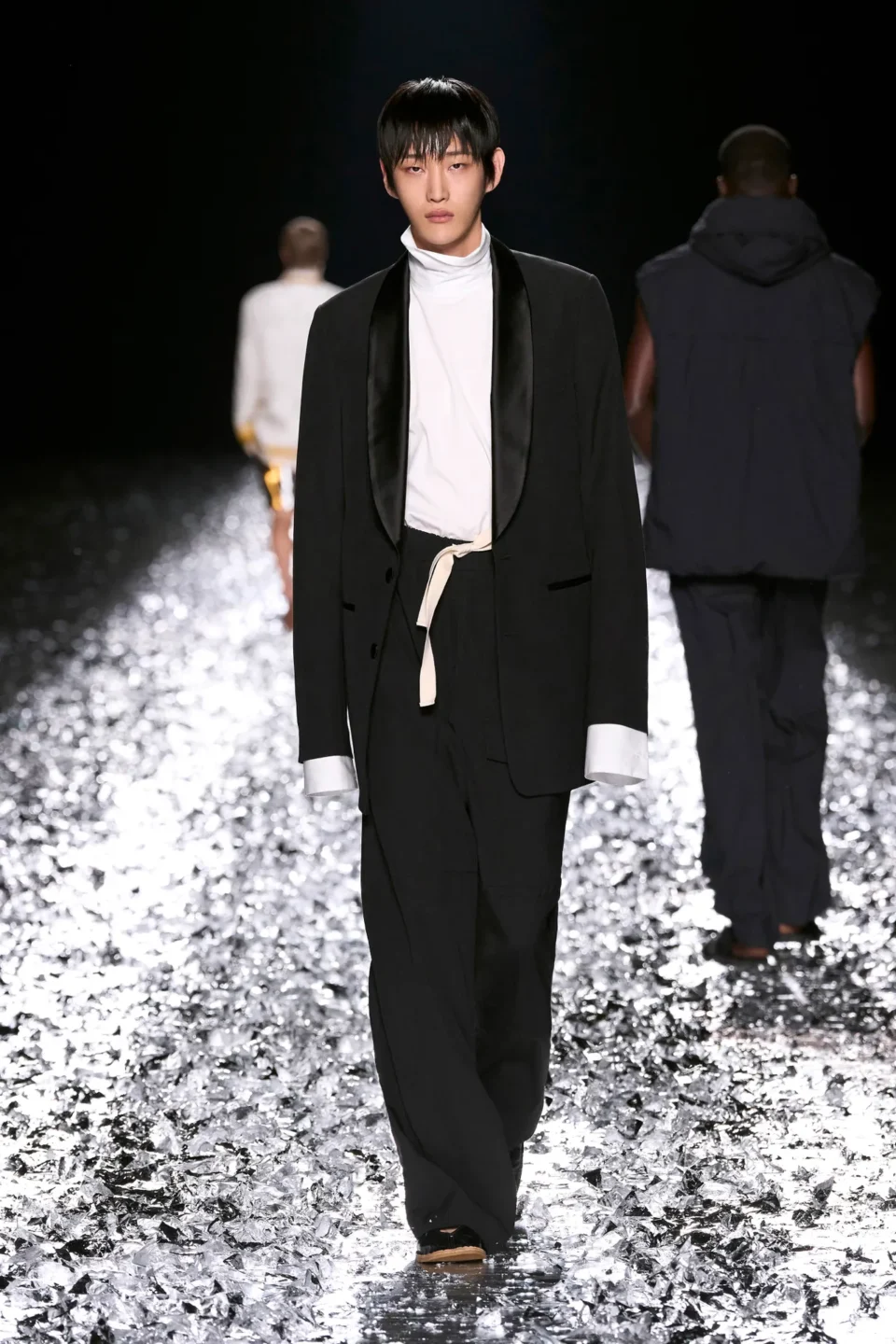 00066-dries-van-noten-spring-2025-menswear-credit-gorunway